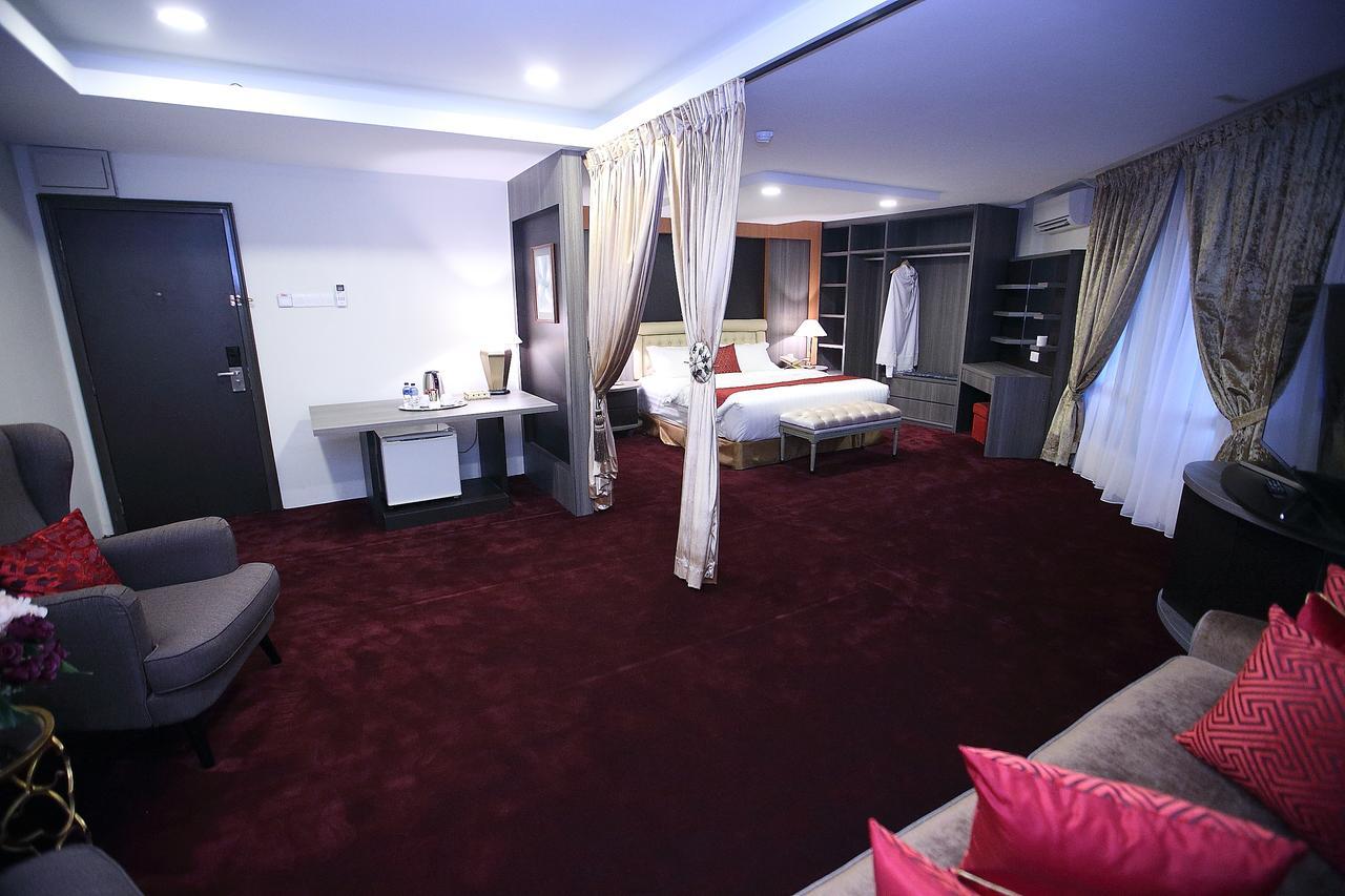 Al Khatiri Hotel Kubang Kerian Exterior foto